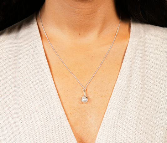 Collier Couronne Corail avec Pendentif Perle Blanche Swarovski