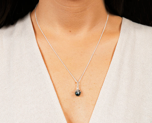 Collier Couronne Corail avec Pendentif Perle Noire Swarovski