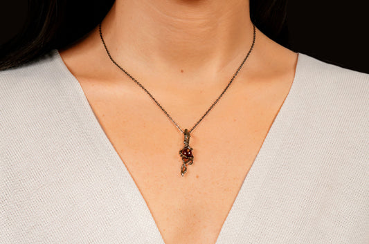 Collier Ballerine en Bronze avec Ambre 8mm avec chaine en laiton couleur nickel bronze