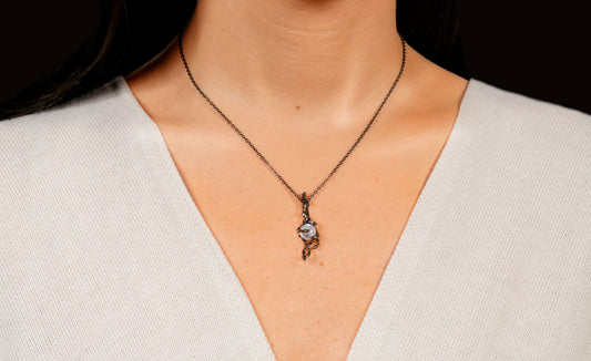 Collier Ballerine en Bronze avec Pierre de Lune 8mm avec chaine en laiton couleur nickel bronze