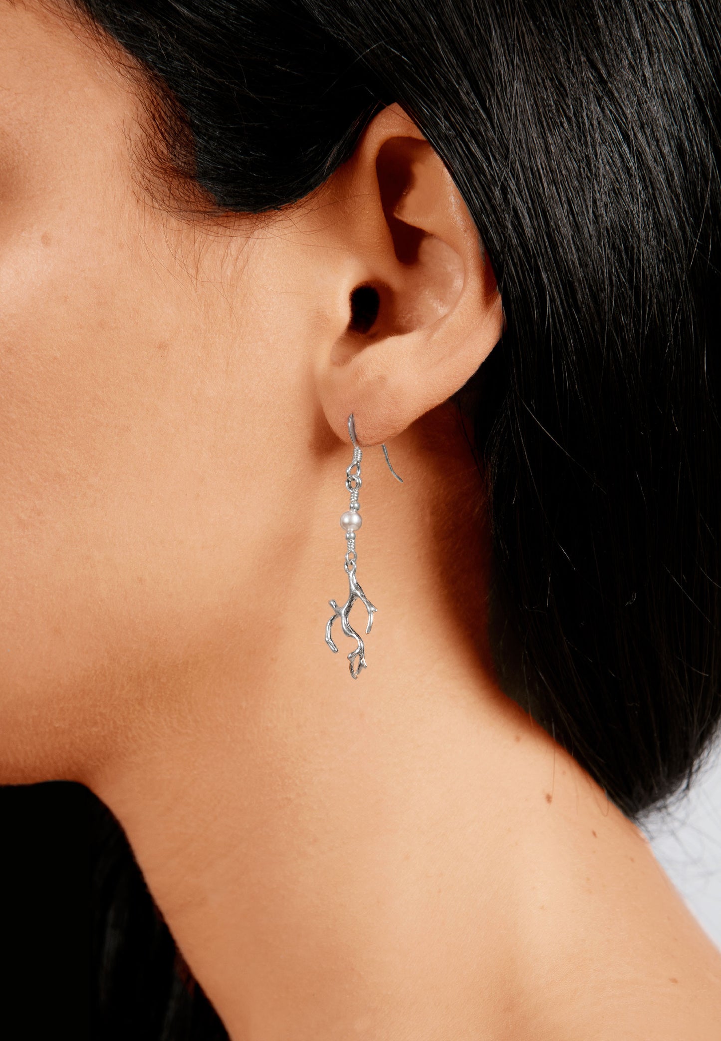 Boucles d'Oreilles Corail branche 22mm avec Perle Blanche