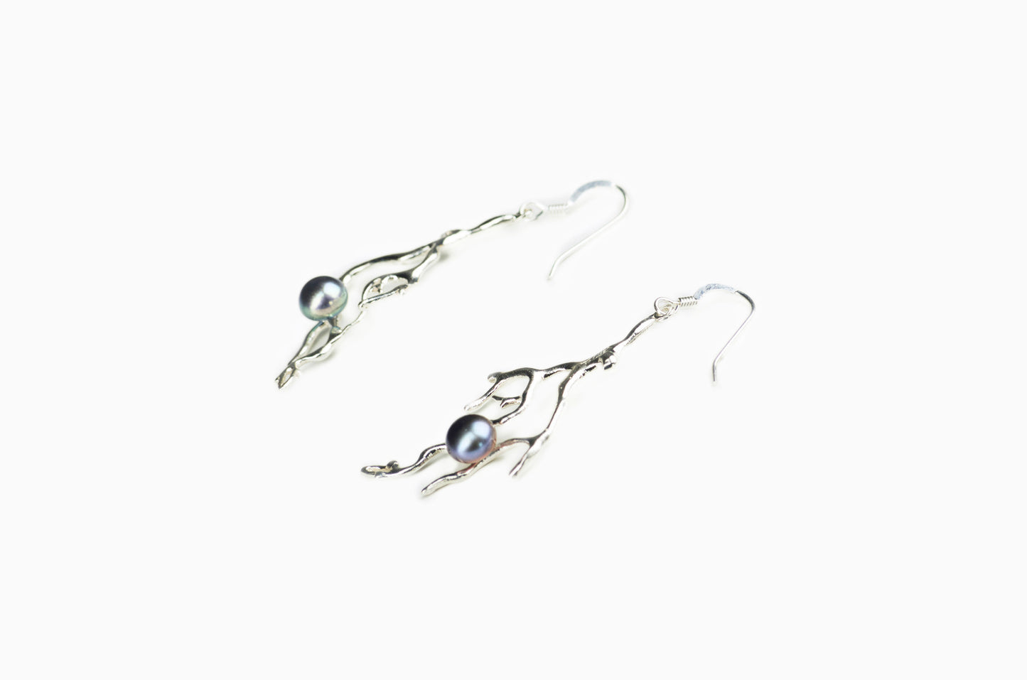 Boucles d'Oreilles Corail Ondine avec Perle Noire