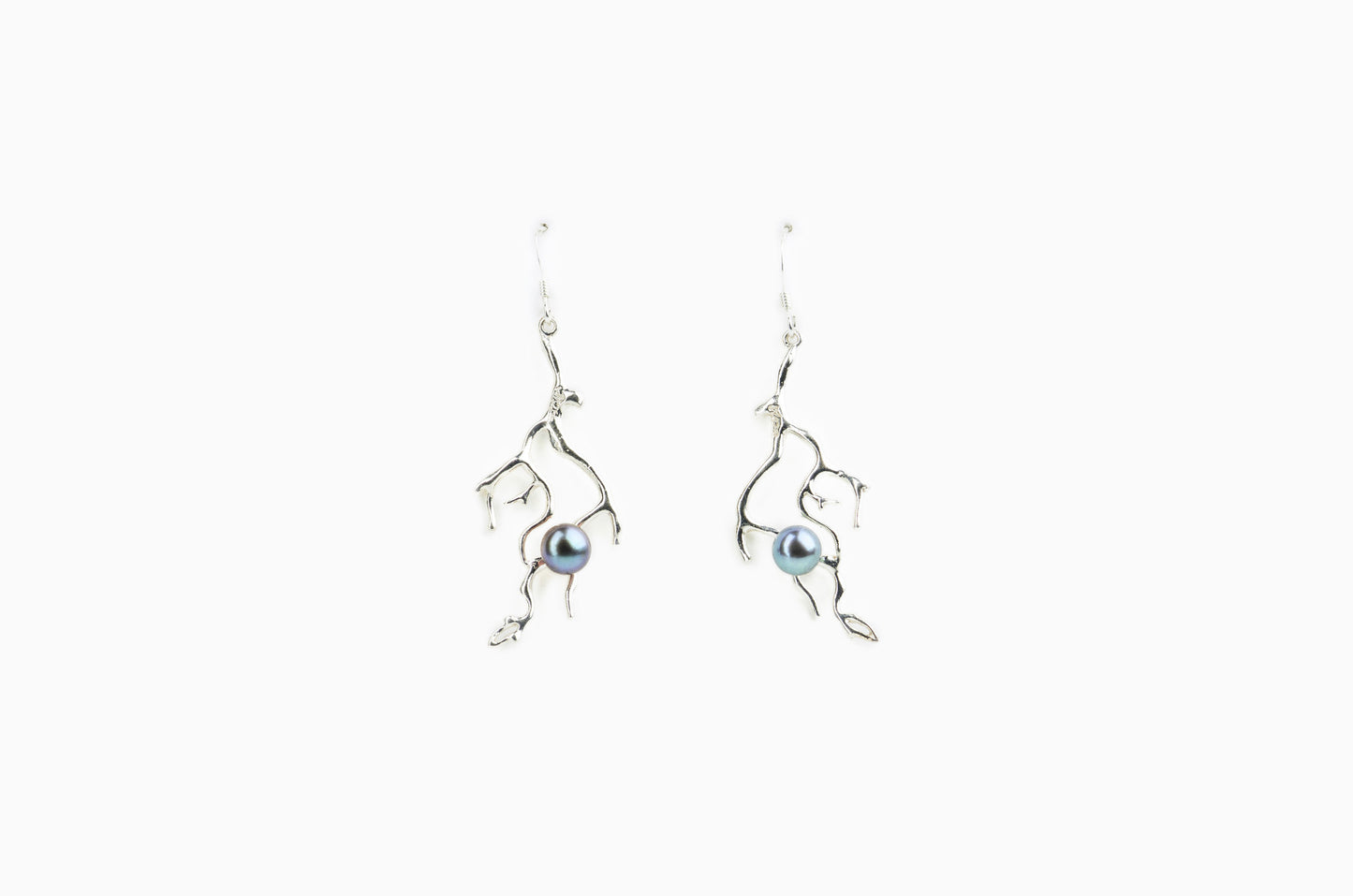 Boucles d'Oreilles Corail Ondine avec Perle Noire
