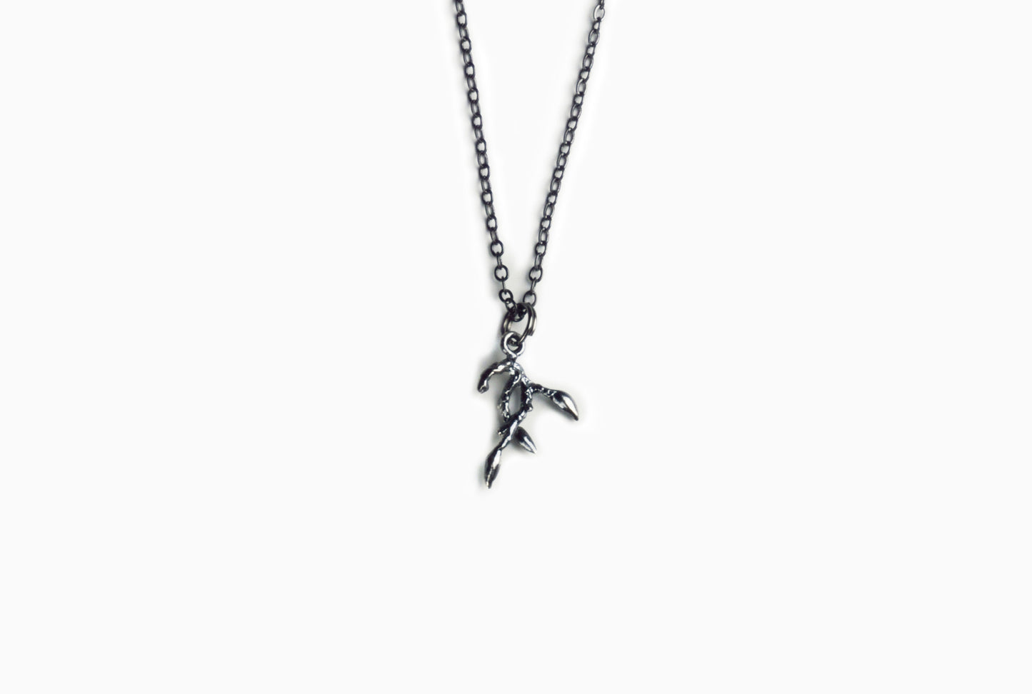 Collier Brindille coeur en Argent Oxydé avec chaine en laiton couleur nickel noir