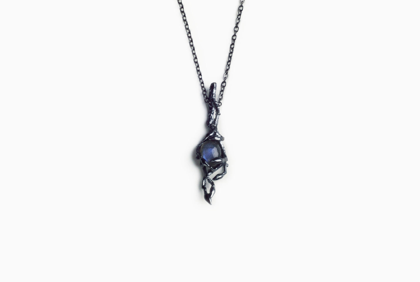 Collier Ballerine Noisetier en Argent Oxydé avec Labradorite 8mmavec chaine en laiton couleur nickel noir