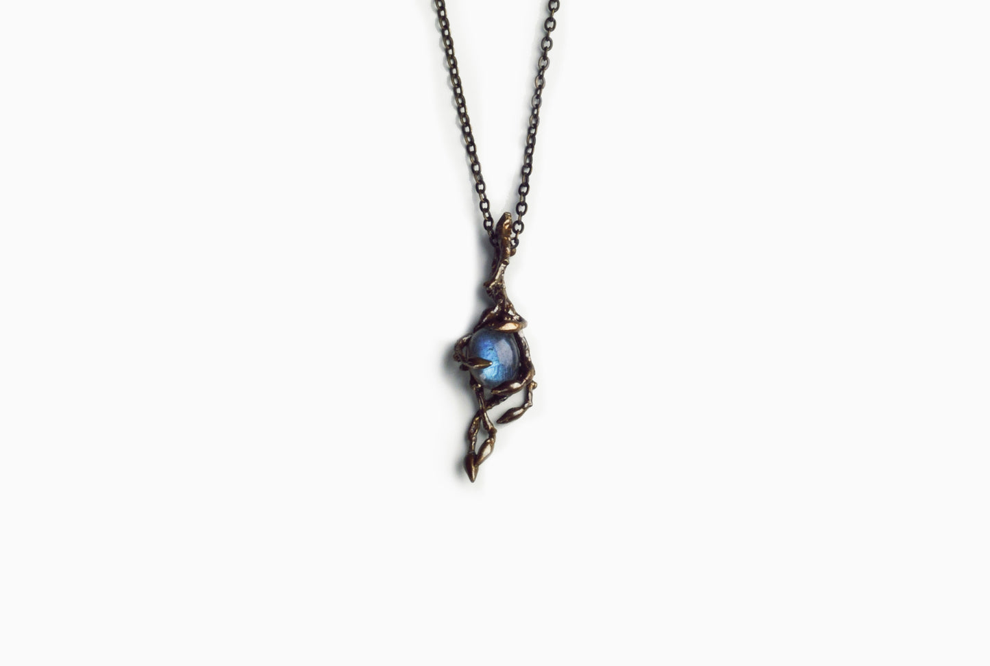 Collier Ballerine Noisetier en Bronze avec Labradorite 8mmavec chaine en laiton couleur nickel bronze