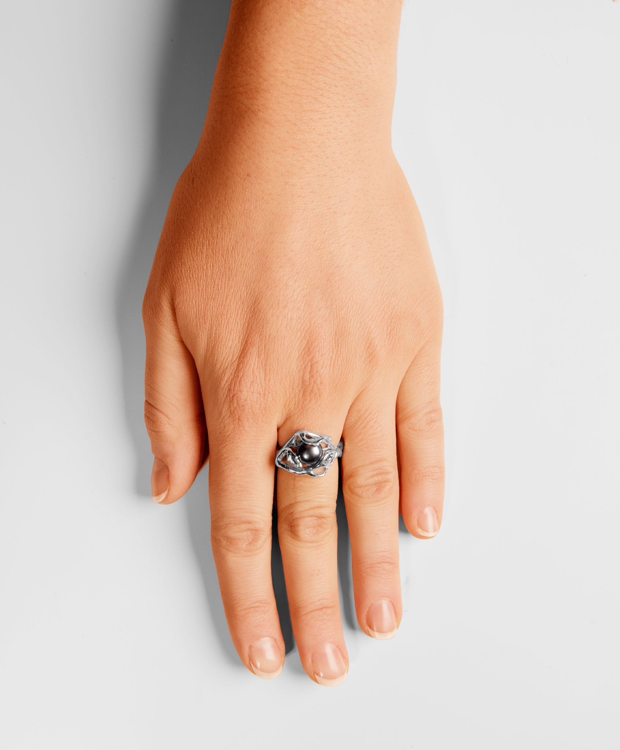 Bague avec perle noire hot sale